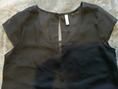 Dos Poleras sin mangas negras semi transparentes - miniatura 6