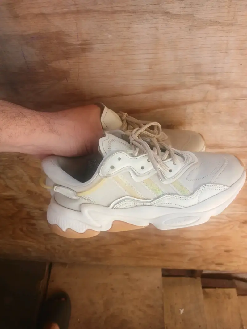 Zapatillas deportivas blancas con suela gruesa - 1