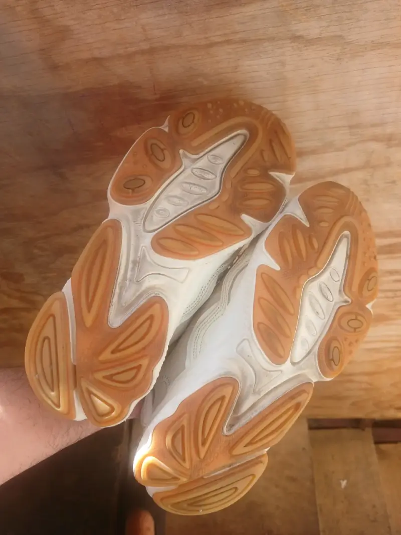 Zapatillas deportivas blancas con suela gruesa - 6