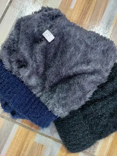Gorros de lana con pompón para invierno - miniatura 1