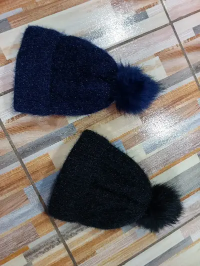 Gorros de lana con pompón para invierno - miniatura 2
