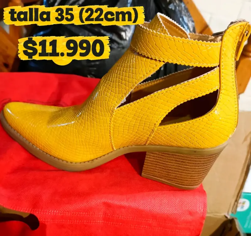 Botines amarillos de cuero sintético talla 35
