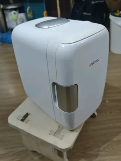 Mini refrigerador portátil Meine para auto y hogar - miniatura 2
