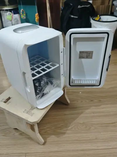 Mini refrigerador portátil Meine para auto y hogar - miniatura 3