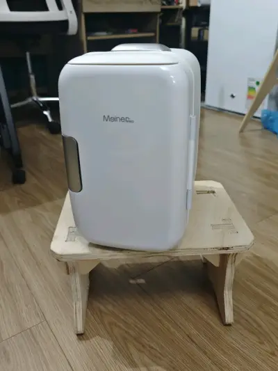 Mini refrigerador portátil Meine para auto y hogar - miniatura 1