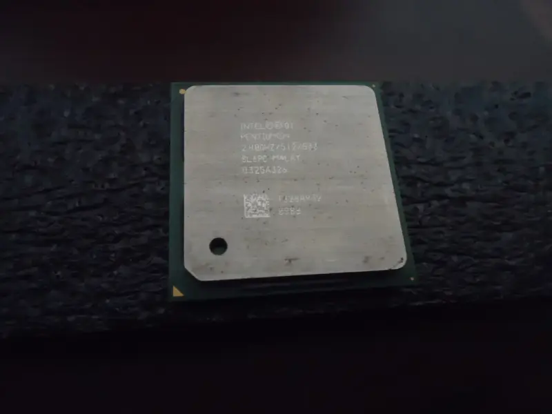 Procesador Intel Pentium 4 2.4 GHz usado - 1