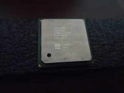 Procesador Intel Pentium 4 2.4 GHz usado - miniatura 1