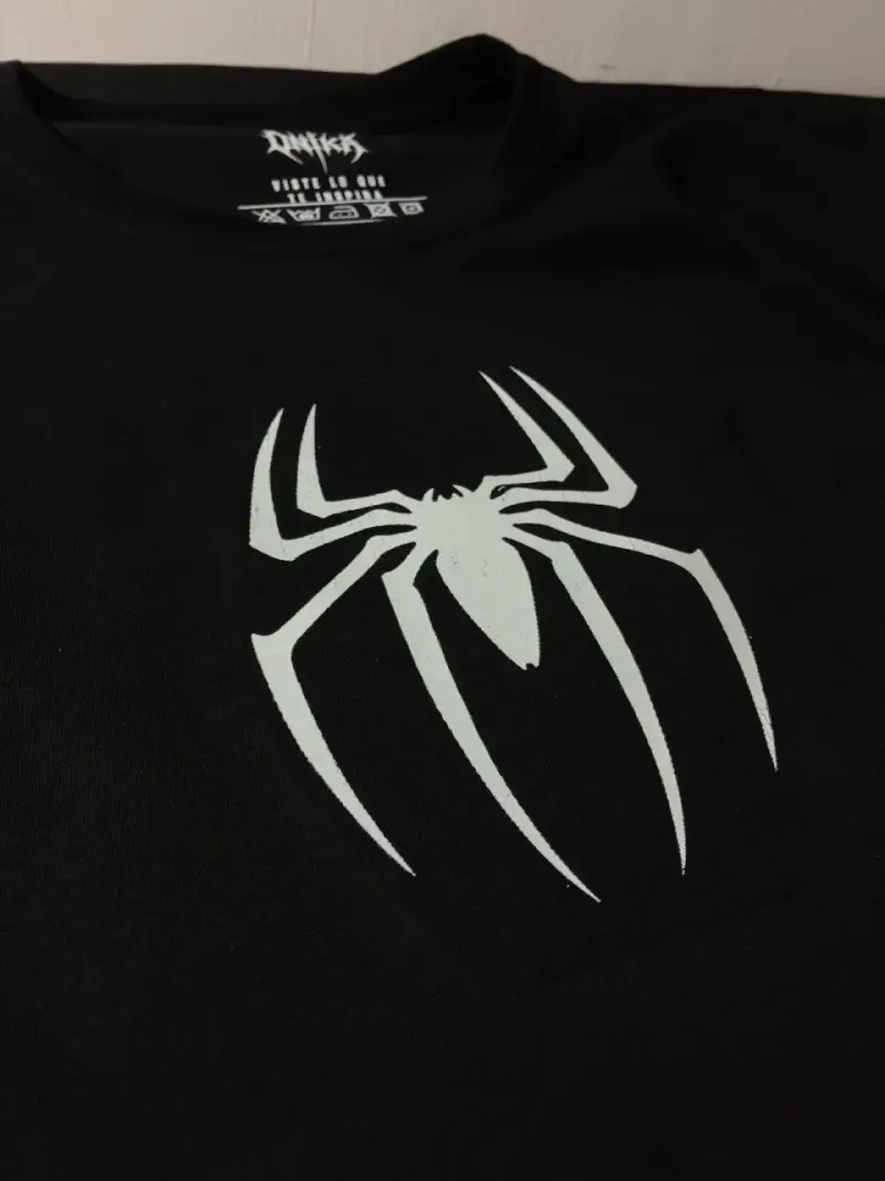Polera negra de Spiderman talla XL - 2