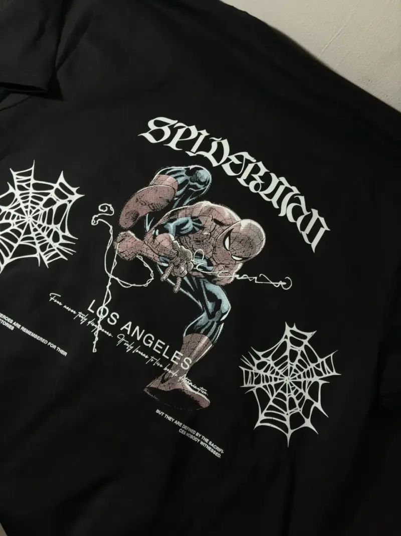 Polera negra de Spiderman talla XL - 3