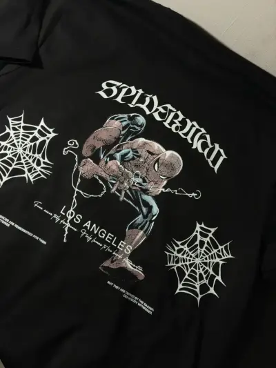 Polera negra de Spiderman talla XL - miniatura 3