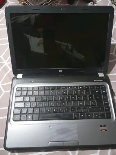 Laptop HP Pavilion en buen estado - miniatura 2