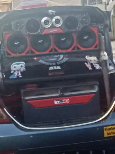 Sistema de sonido para auto con parlantes potentes - miniatura 1