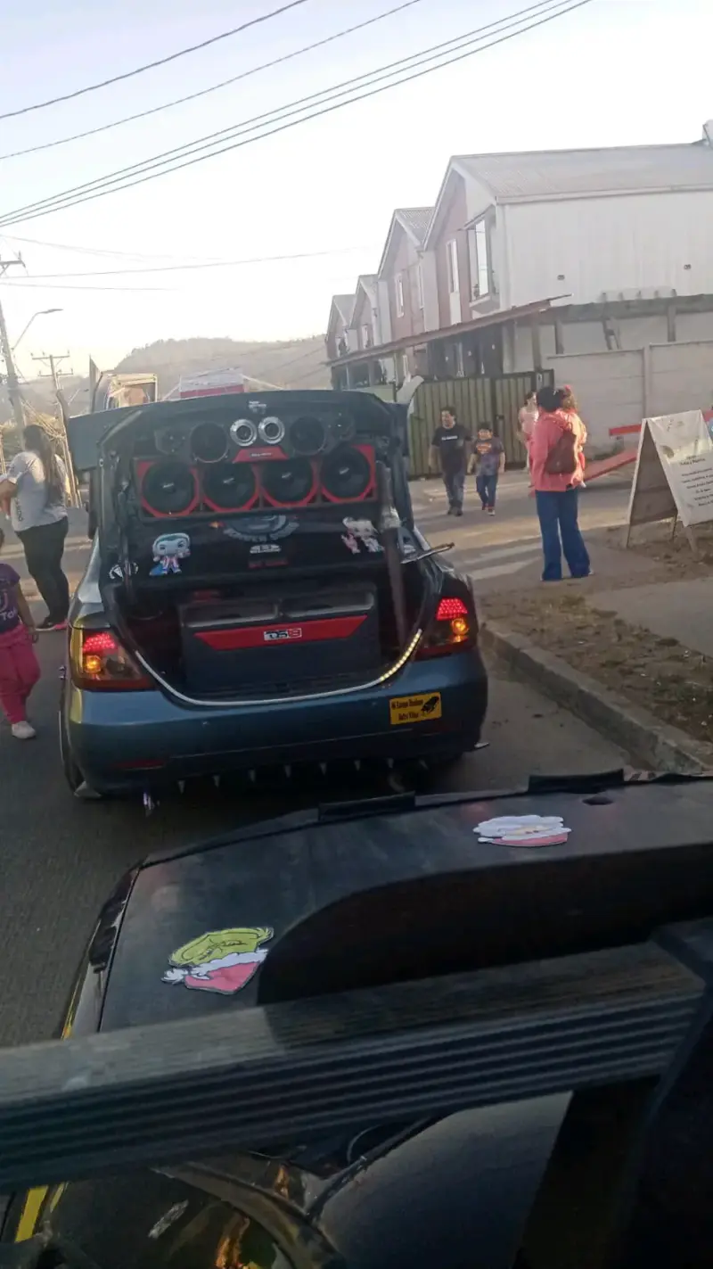 Sistema de sonido para auto con parlantes potentes - 2