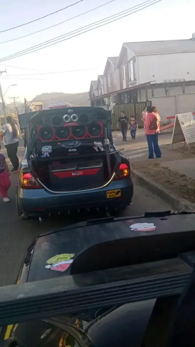 Sistema de sonido para auto con parlantes potentes - miniatura 2