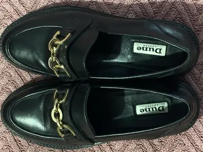 Mocasines de cuero negro con cadena dorada Dune - miniatura 1