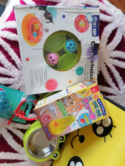 Set de accesorios para gatos con juguete interactivo y bolso transportador - miniatura 1