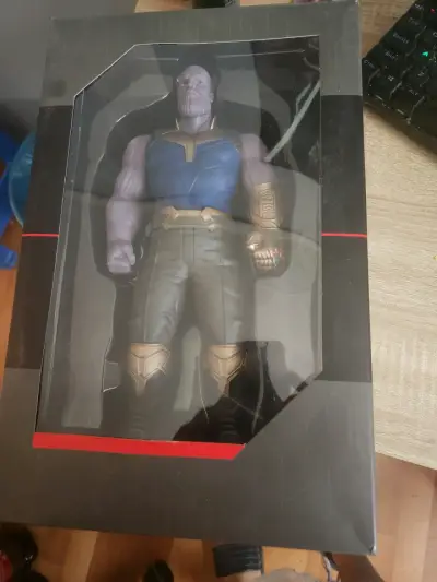 Figura de acción Thanos Avengers Infinity War - miniatura 1