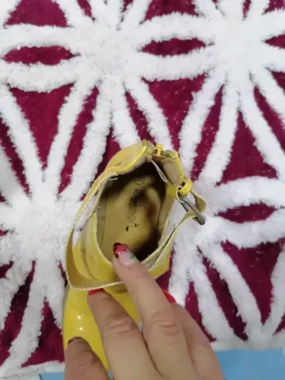 Botines amarillos de charol para mujer 37 - miniatura 1