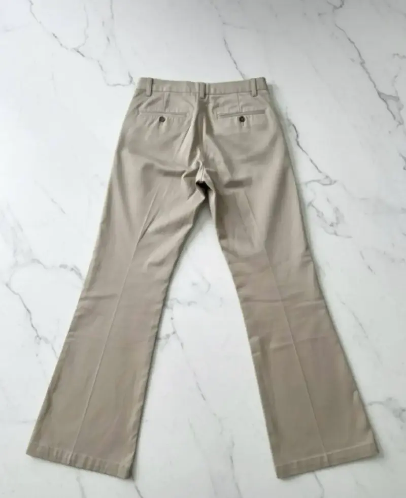 Pantalones beige acampanados para mujer - 2