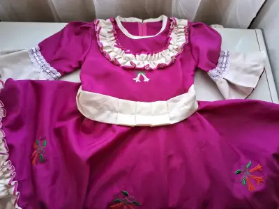 Vestido de Huasa  Talla 10 - miniatura 2