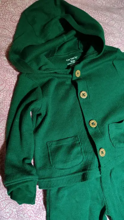 Conjunto de bebé verde con capucha Carter's - miniatura 1