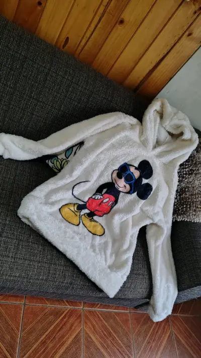 Polerón de felpa con diseño de Mickey y Minnie - miniatura 1