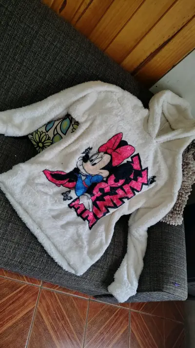 Polerón de felpa con diseño de Mickey y Minnie - miniatura 3