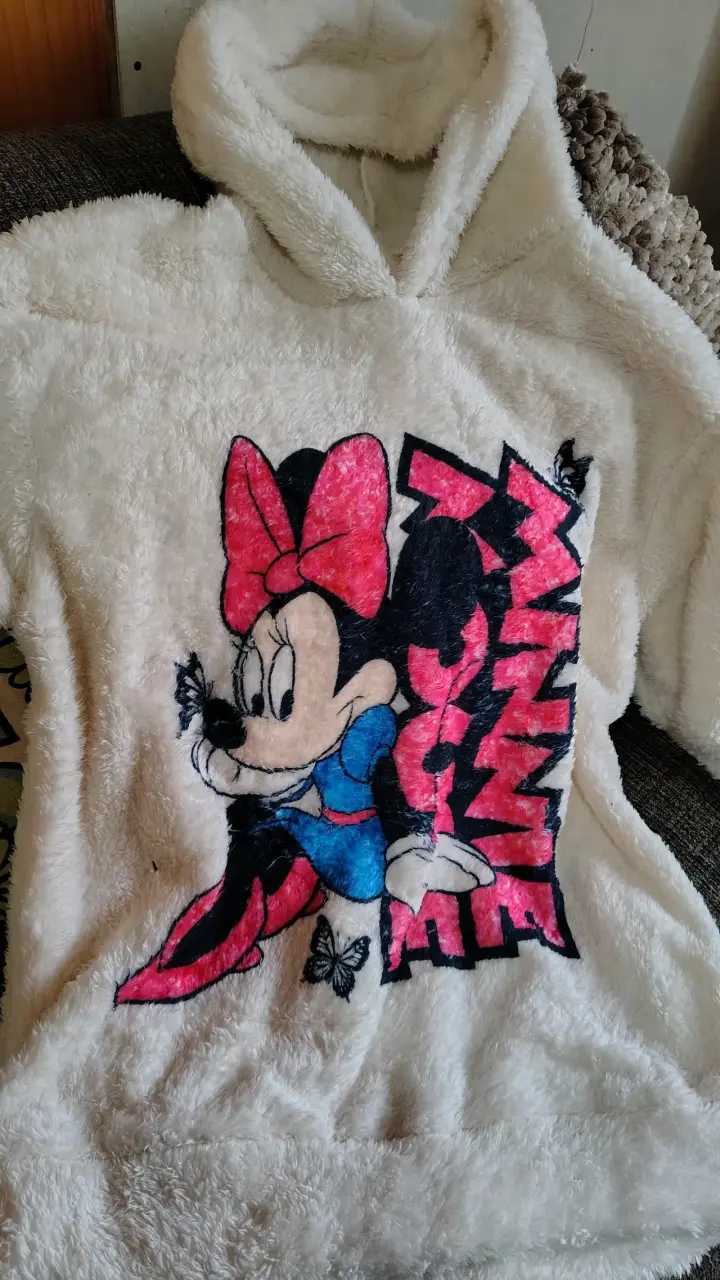 Polerón de felpa con diseño de Mickey y Minnie - 4
