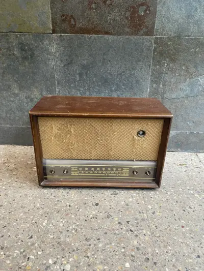 Radio RVA Victor Vintage 1940 - miniatura 2