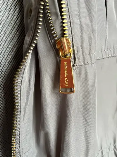 Chaqueta gris Michael Kors con cierre metálico - miniatura 2