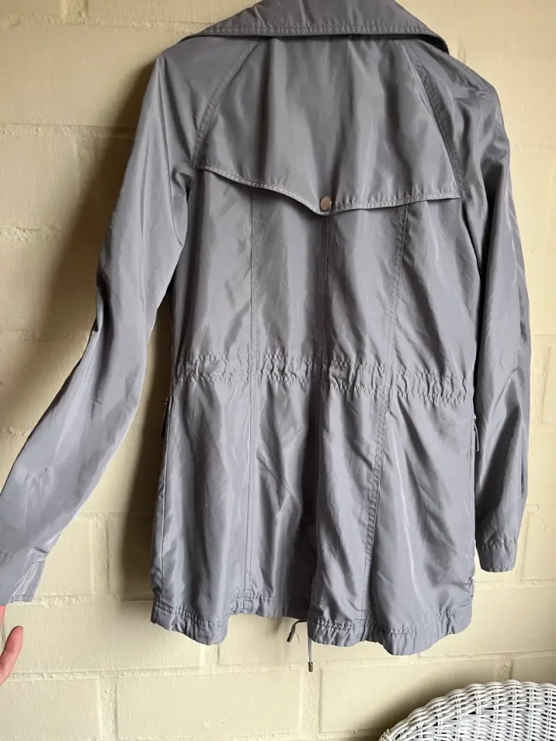 Chaqueta gris Michael Kors con cierre metálico - 4