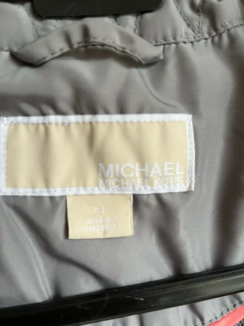 Chaqueta gris Michael Kors con cierre metálico - 6