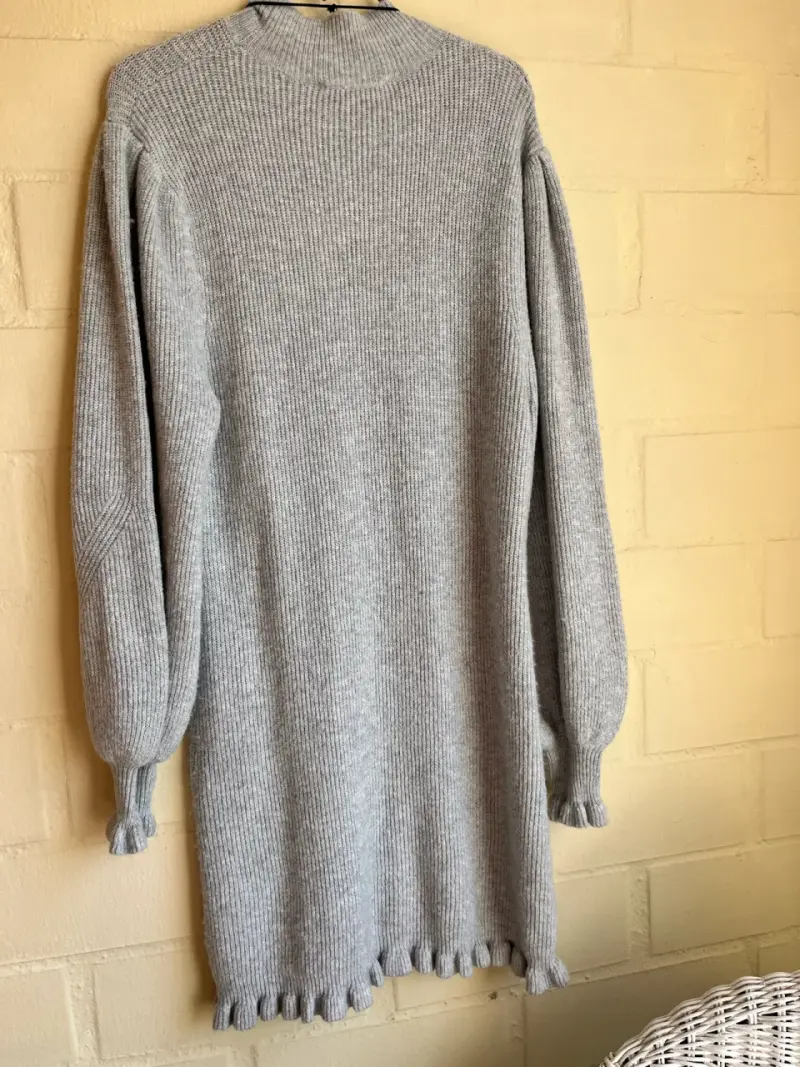 Vestido de punto gris con cuello alto - 2