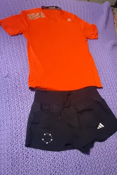 Conjunto deportivo Adidas y New Balance - miniatura 1