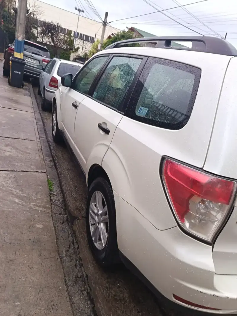 Subaru Forester SUV 2010 en buen estado - 2