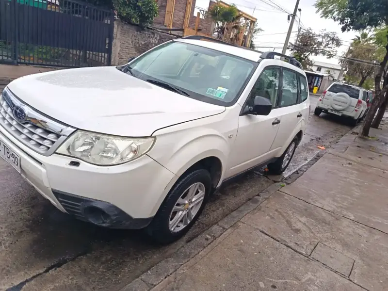 Subaru Forester SUV 2010 en buen estado - 3
