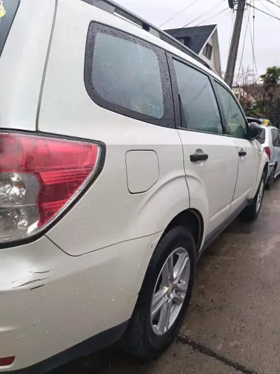 Subaru Forester SUV 2010 en buen estado - miniatura 5