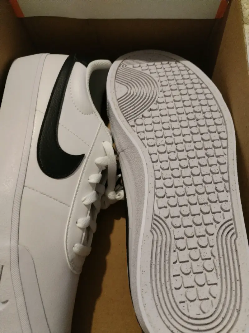 Zapatillas nike blancas court shot con logo negro - 1