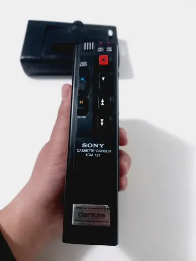 Sony TCM-121 Grabadora y Reproductora Monoaural - miniatura 2