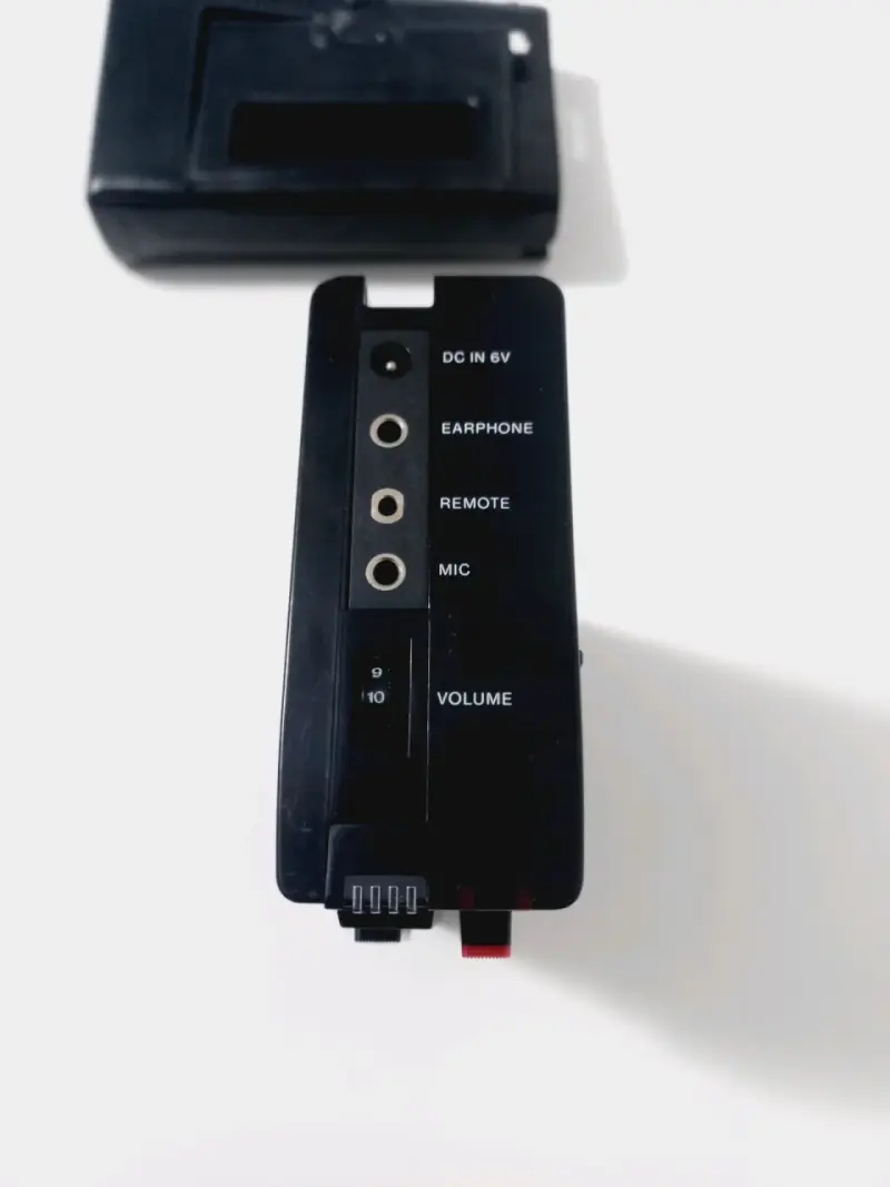 Sony TCM-121 Grabadora y Reproductora Monoaural - 5