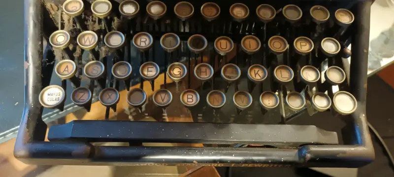 Máquina de escribir antigua Underwood en buen estado - 2