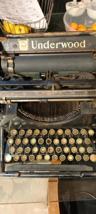 Máquina de escribir antigua Underwood en buen estado - miniatura 5