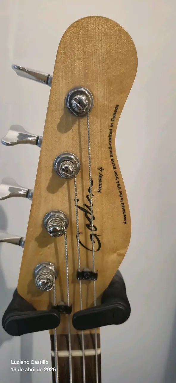 Bajo eléctrico Godin negro en buen estado - 2