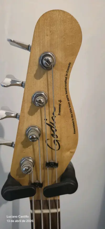 Bajo eléctrico Godin negro en buen estado - miniatura 2