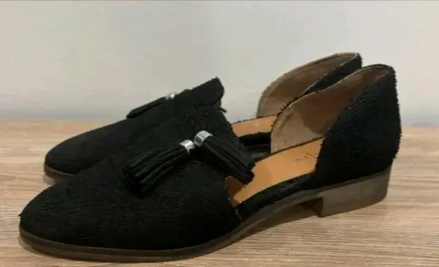 Zapatos planos negros con borlas para mujer - 1