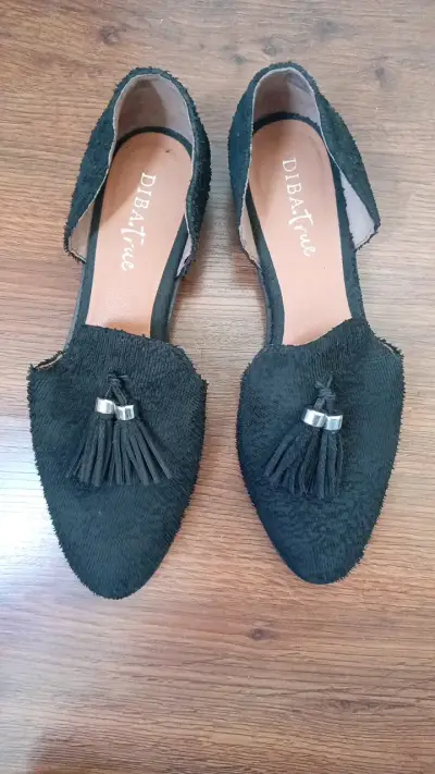 Zapatos planos negros con borlas para mujer - miniatura 3