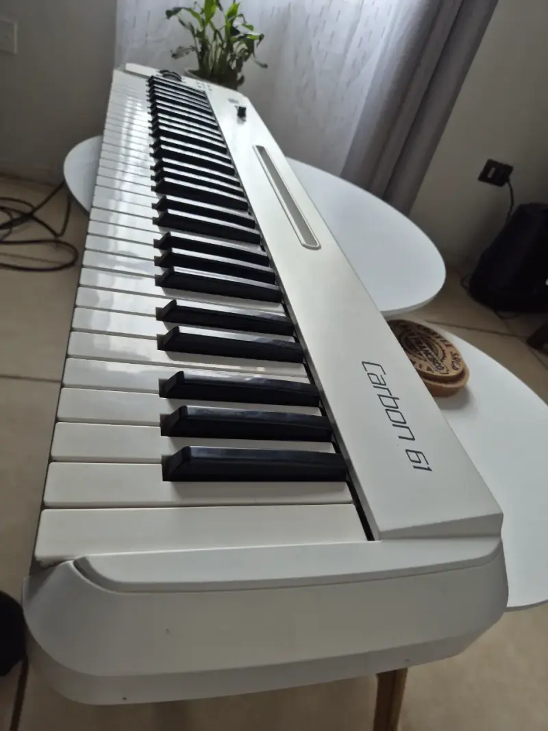 Teclado MIDI Samson Carbon 61 teclas - 3
