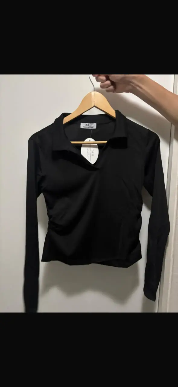 Polera manga larga en negro y beige estándar