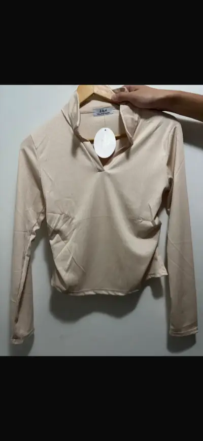 Polera manga larga en negro y beige estándar - miniatura 2