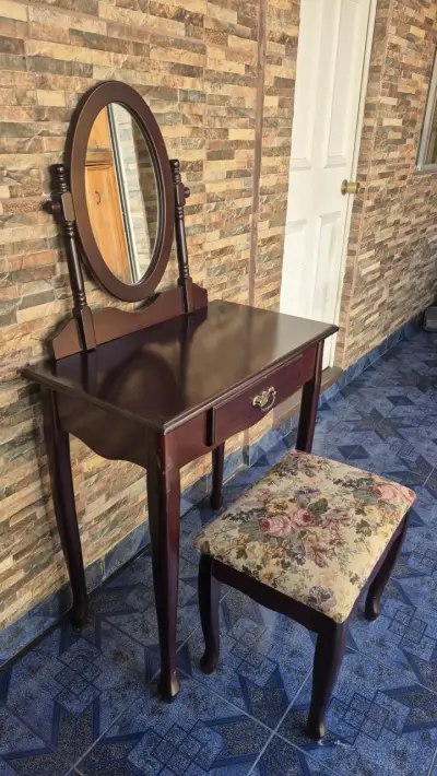 Tocador de madera con espejo y banqueta floral - miniatura 2